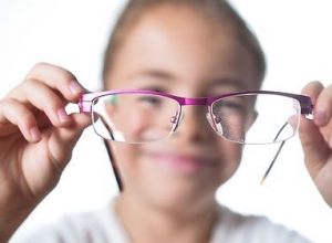 Cận thị lệch có gây nhược thị không?